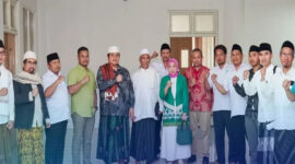 LAKPESDAM NU Lombok Tengah pose bersama di sela-sela kegiatan audiensi dan hearing dengan Komisi IV DPRD Lombok Tengah.