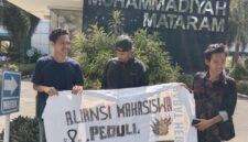 Aliansi Mahasiswa Peduli Kampus UMMAT menuntut Rektor UUMMAT untuk mundur dari jabatannya.
