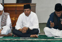 Bupati Lotim, H Haerul Warisin (tengah) pada saat acara doa bersama menyambut 1 Muharam 1447 Hijriah.
