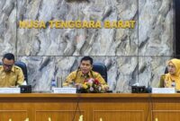 Plh Sekda NTB, HL Mohammad Faozal (tengah) saat membuka coffe morning, di Gedung Sangkareang Kompleks Kantor Gubernur NTB.