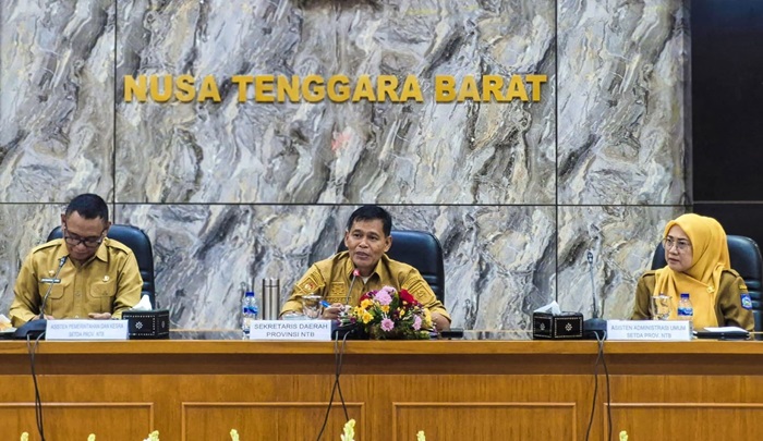 Plh Sekda NTB, HL Mohammad Faozal (tengah) saat membuka coffe morning, di Gedung Sangkareang Kompleks Kantor Gubernur NTB.