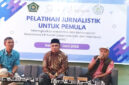 Wabendum JMSI Pusat sekaligus Pembina JMSI NTB, H Rudi Hidayat (kanan) saat menjadi narasumber pelatihan jurnalistik di IAIQH Bagu.