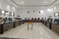 Suasana hearing yang digelar Gabungan LSM Lombok Barat di gedung DPRD Lombok Barat, Rabu (11/6/2025).