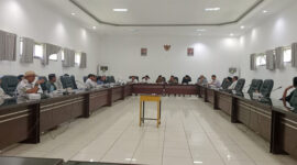 Suasana hearing yang digelar Gabungan LSM Lombok Barat di gedung DPRD Lombok Barat, Rabu (11/6/2025).