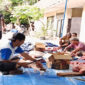 Suasana pemotongan daging qurban Hari Raya Idul Adha 1446 Hijriah di Masjid At-Taubah, Komplek Lingkungan Karang Bedil, Kota Mataram, Sabtu (7/6/2025).