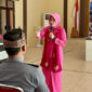 Ketua Bhayangkari Cabang Lombok Utara, Ny Heny Agus Purwanta saat sosialisasi Sosialisasikan Filosofi Cupu Manik Astagina. 
