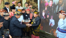 Suasana ritual budaya mandian keris yang bertajuk 