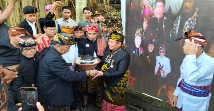 Suasana ritual budaya mandian keris yang bertajuk 