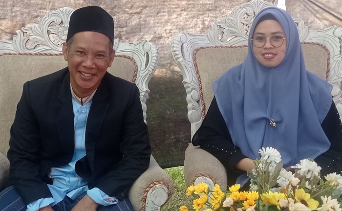 Mudir bersama Istri