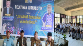 Anggota Komisi II DPR RI Fraksi NasDem, H. Fauzan Khalid saat menyerap aspirasi dan membuka secara resmi kegiatan pelatihan jurnalistik siswa-siswi SMK Negeri 1 Lingsar.