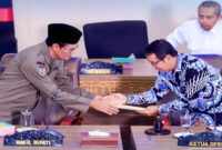 Wakil Bupati Lombok Tengah, Dr HM Nursiah, S.Sos., M.Si (kiri) saat menghadiri Rapat Paripurna DPRD Lombok Tengah.