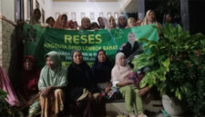 Pose bersama di sela-sela kegiatan reses anggota DPRD Lombok Barat, Hj Rapi'ah.