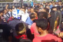 Ratusan sopir truk dari berbagai jenis dan ukuran saat memblokade ruas jalan di Bundaran Giri Menang Squer (GMS), Patung Sapi Mendagi, Desa Beleke, Kecamatan Gerung, Lombok Barat, Senin (23/6/2025). 