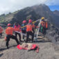 Tim SAR gabungan saat mencari jatuhnya wisatawan Brasil di Danau Segara Anak di sekitar titik Cemara Nunggal, Gunung Rinjani. 