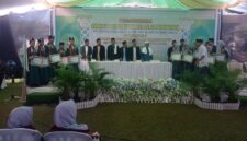 Suasana wisuda ratusan santri tahfiz Ponpes Nurul Ishlah Desa Ketangga Jeraeng, Kecamatan Keruak, Kabupaten Lombok Timur, Rabu (11/6/2025).