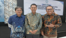 Ketua Komisi Penelitian, Ratifikasi, dan Pendataan Dewan Pers, Yogi Hadi Ismanto, MH (tengah).