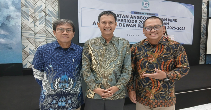 Ketua Komisi Penelitian, Ratifikasi, dan Pendataan Dewan Pers, Yogi Hadi Ismanto, MH (tengah).
