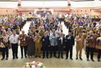 Pose bersama usai pembukaan Diseminasi BULD DPD RI terkait Rekomendasi Hasil Keputusan DPD RI atas Pemantauan dan Evaluasi Raperda dan Perda tentang Implementasi UU Cipta Kerja dalam Kebijakan Tata Ruang Wilayah, di Gedung Nusantara V, Kompleks Parlemen Senayan, Jakarta, Senin (14/7/2025).