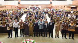 Pose bersama usai pembukaan Diseminasi BULD DPD RI terkait Rekomendasi Hasil Keputusan DPD RI atas Pemantauan dan Evaluasi Raperda dan Perda tentang Implementasi UU Cipta Kerja dalam Kebijakan Tata Ruang Wilayah, di Gedung Nusantara V, Kompleks Parlemen Senayan, Jakarta, Senin (14/7/2025).