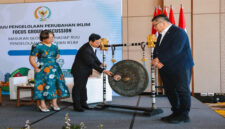 Ketua DPD RI, Sultan B Najamudin saat membuka FGD yang ditandai dengan pemukulan gong, Senin (7/7/2025).