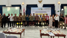 Suasana pose bersama Komite III DPD RI di sela-sela kunjungan kerja ke Pemprov Jabar.