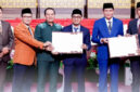 Berita acara persetujuan bersama antara DPRD dan Pemerintah Daerah, yang menandai disetujuinya 2 Raperda untuk ditetapkan menjadi Perda.