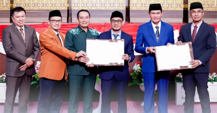 Berita acara persetujuan bersama antara DPRD dan Pemerintah Daerah, yang menandai disetujuinya 2 Raperda untuk ditetapkan menjadi Perda.
