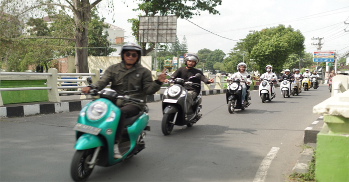 Komunitas pecinta Honda Scoopy untuk menggelar kegiatan rolling city bertajuk “Scoopy Velocreativity”.