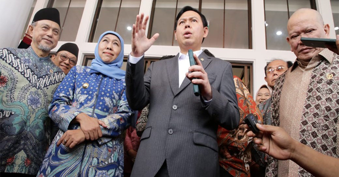 Ketua DPD RI, Sultan B Najamudin (dua dari kanan).