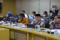 Wakil Ketua DPD RI, Tamsil Linrung (dua dari kanan) saat FGD di Gedung DPD RI, Kompleks Parlemen Senayan, Jakarta, Jumat (11/7/2025). 