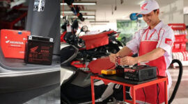 Aki motor yang sudah soak harus segara diganti.
