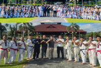 Atlet Tarung Derajat Kabupaten Lombok Barat pose bersama usai latihan di Bencingah Agung, Kompleks Kantor Bupati Lombok Barat.