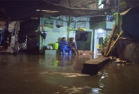 Banjir melanda sejumlah wilayah di Kabupaten Lombok Barat.