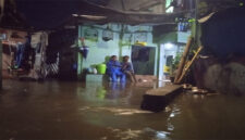 Banjir melanda sejumlah wilayah di Kabupaten Lombok Barat.
