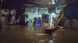Banjir melanda sejumlah wilayah di Kabupaten Lombok Barat.