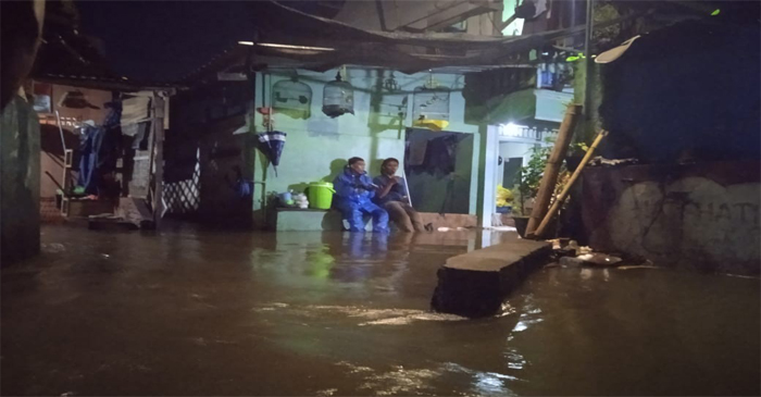 Banjir melanda sejumlah wilayah di Kabupaten Lombok Barat.