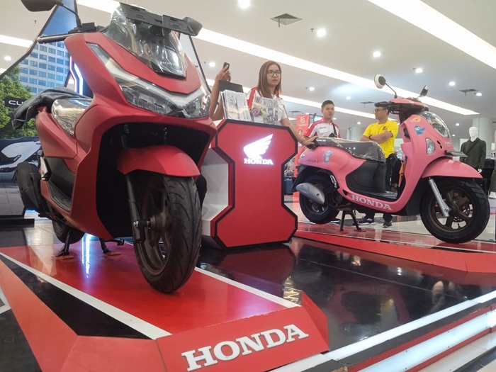 Pameran Booth Honda di Lombok Epicentrum Mall.