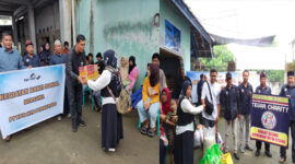 TEGAR berkolaborasi dengan BPR NTB saat menyalurkan donasi dan santunan kepada para disabilitas.