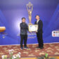 Direktur PDAM Tirta Ardhia Rinjani Kabupaten Lombok Tengah, Bambang Supratomo saat menerima penghargaan Indonesia Best 100 BUMD Award tahun 2025, di Hotel Truntum Kuta, Bali, pada Jum'at (4/7/2025).