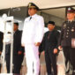 Bupati Lotim, H Haerul Warisin saat bertindak sebagai Irup Peringatan HUT Bhayangkara ke–79, di halaman Kantor Bupati Lotim, Selasa (1/7/2025).