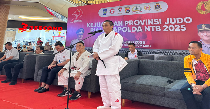 Ketua Umum Judo Provinsi NTB, HL Pathul Bahri saat memberikan sambutan pada acara penutupan Kejurprov NTB Jodu 2025 Kapolda Cup.