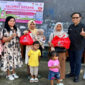 Astra Motor NTB saat menyalurkan Paket Gizi Tambahan untuk anak berisiko stunting di Kecamatan Cakra Selatan.