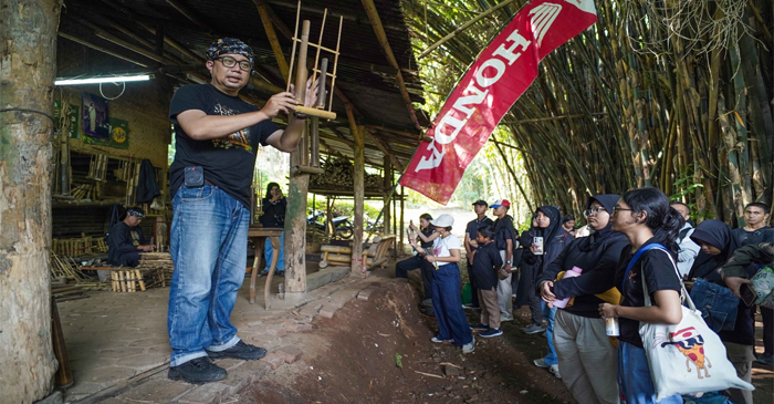 Para peserta yang tergabung dalam binaan Sekolah Satu Hati (SSH) dari wilayah Jakarta dan Jabar, diajak untuk menjaga dan mempopulerkan budaya angklung ke masyarakat dalam negeri hingga mancanegara.