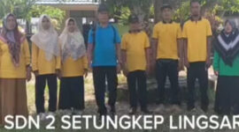 Kepala Sekolah dan para guru SDN 2 Setungkep Lingsar.