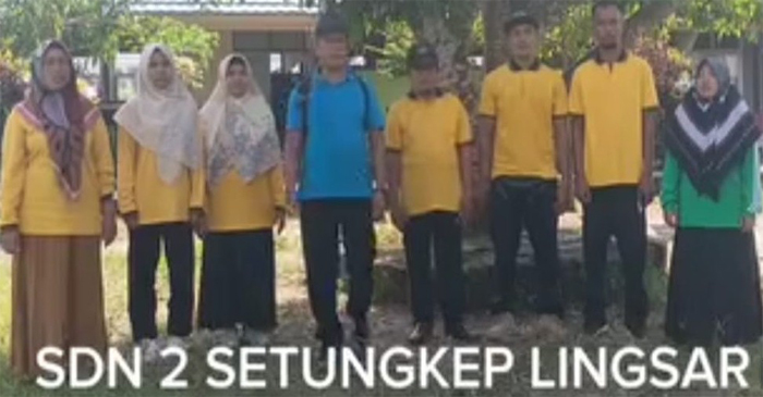 Kepala Sekolah dan para guru SDN 2 Setungkep Lingsar.