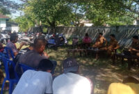 Puluhan warga Dusun Pelebe, Desa Ketapang Raya, Kecamatan Keruak diterima oleh Camat dan Kedes.