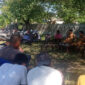 Puluhan warga Dusun Pelebe, Desa Ketapang Raya, Kecamatan Keruak diterima oleh Camat dan Kedes.