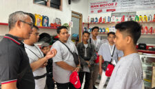 Yayasan AHM saat memberikan pelatihan UMKM Bengkel Sepeda Motor.