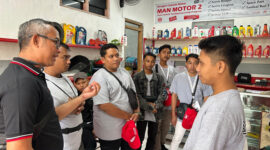 Yayasan AHM saat memberikan pelatihan UMKM Bengkel Sepeda Motor.