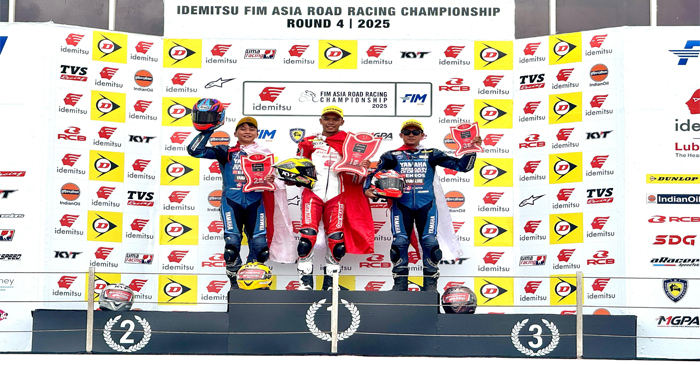 Arbi dan Adenanta menguasai podium tertinggi pada ajang balap Asia Road Racing Championship (ARRC) 2025 seri Mandalika.